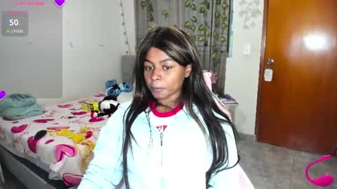 Snapshot of matilde27 chatting on 07-24-26, 12:08 Daniela online show from 07-24-26, 12:08
