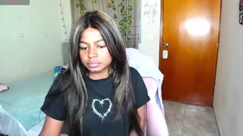 Snapshot of matilde27 chatting on 07-31-26, 10:31 Daniela online show from 07-31-26, 10:31