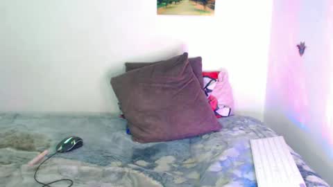 Snapshot of matraves chatting on 11-08-25, 01:28 matraves online show from 11-08-25, 01:28