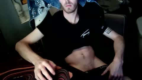 Snapshot of matt1q237916 chatting on 06-06-26, 02:27 matt1q237916 online show from 06-06-26, 02:27