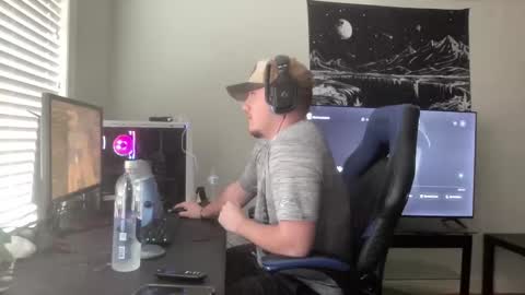 Snapshot of mattdawg13 chatting on 03-25-26, 09:54 MattDawg13 online show from 03-25-26, 09:54