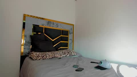 Snapshot of mattdevon chatting on 10-06-25, 09:23 Matt online show from 10-06-25, 09:23