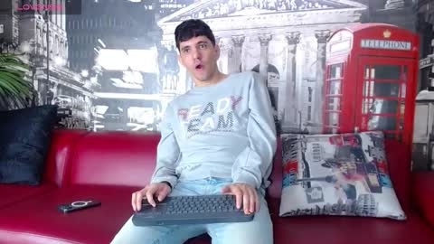 Snapshot of matteo12_ chatting on 10-11-25, 04:44 ---Matteo--- online show from 10-11-25, 04:44