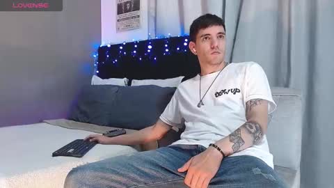 Snapshot of matteo12_ chatting on 11-20-25, 04:45 ---Matteo--- online show from 11-20-25, 04:45