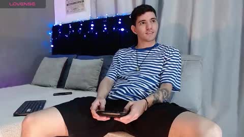 Snapshot of matteo12_ chatting on 11-26-25, 03:40 ---Matteo--- online show from 11-26-25, 03:40