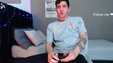 Snapshot of matteo12_ chatting on 12-21-25, 04:52 ---Matteo--- online show from 12-21-25, 04:52