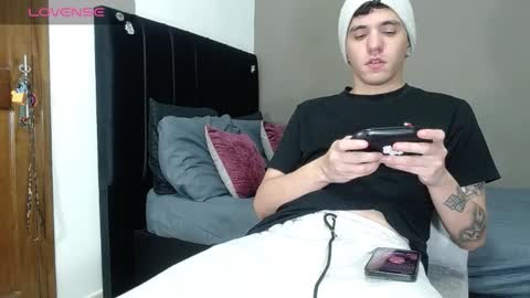 Snapshot of matteo12_ chatting on 02-08-26, 01:09 ---Matteo--- online show from 02-08-26, 01:09