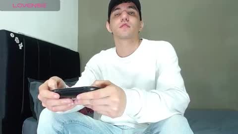 Snapshot of matteo12_ chatting on 02-19-26, 02:07 ---Matteo--- online show from 02-19-26, 02:07