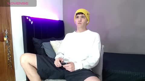 Snapshot of matteo12_ chatting on 03-07-26, 02:52 ---Matteo--- online show from 03-07-26, 02:52