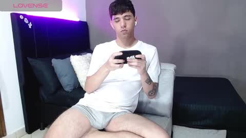 Snapshot of matteo12_ chatting on 03-08-26, 02:04 ---Matteo--- online show from 03-08-26, 02:04