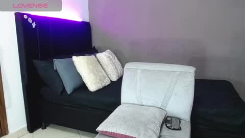 Snapshot of matteo12_ chatting on 03-10-26, 01:10 ---Matteo--- online show from 03-10-26, 01:10