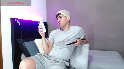 Snapshot of matteo12_ chatting on 03-11-26, 11:00 ---Matteo--- online show from 03-11-26, 11:00