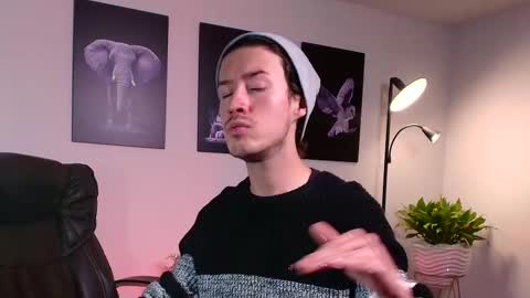 Snapshot of matteo_simpson chatting on 02-17-25, 06:37 Matteo simpson online show from 02-17-25, 06:37