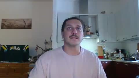 Snapshot of matteushh87 chatting on 12-20-25, 10:44 matteushh87 online show from 12-20-25, 10:44