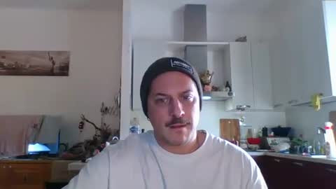 Snapshot of matteushh87 chatting on 12-22-25, 09:06 matteushh87 online show from 12-22-25, 09:06