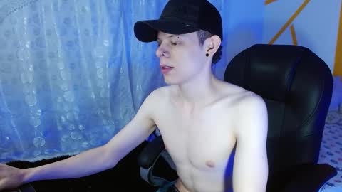 Snapshot of matthewboy_ chatting on 12-19-24, 07:29 MatthewBoy online show from 12-19-24, 07:29