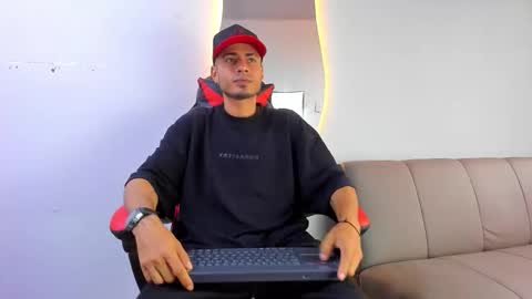 Snapshot of matthewcullenn chatting on 12-16-25, 08:47 Matthew online show from 12-16-25, 08:47