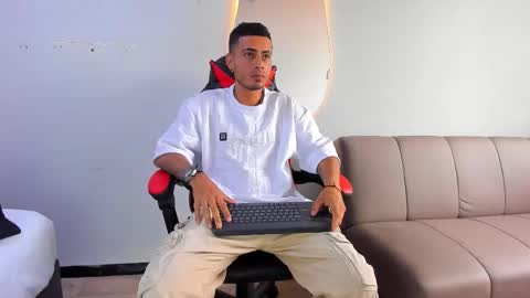 Snapshot of matthewcullenn chatting on 12-17-25, 06:14 Matthew online show from 12-17-25, 06:14