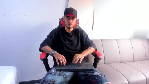 Snapshot of matthewcullenn chatting on 12-19-25, 05:53 Matthew online show from 12-19-25, 05:53