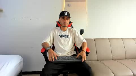 Snapshot of matthewcullenn chatting on 12-20-25, 07:21 Matthew online show from 12-20-25, 07:21