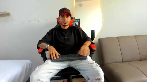 Snapshot of matthewcullenn chatting on 12-21-25, 07:21 Matthew online show from 12-21-25, 07:21