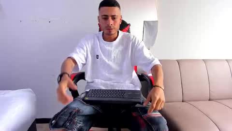 Snapshot of matthewcullenn chatting on 12-22-25, 04:04 Matthew online show from 12-22-25, 04:04