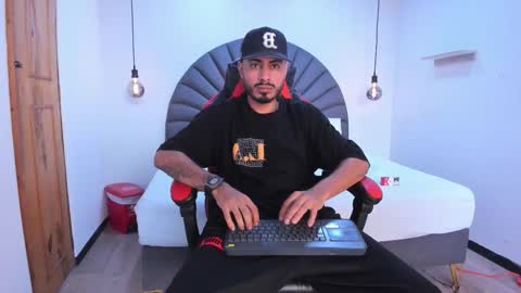 Snapshot of matthewcullenn chatting on 02-20-26, 09:37 Matthew online show from 02-20-26, 09:37