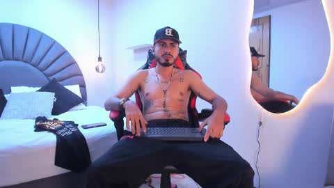 Snapshot of matthewcullenn chatting on 02-21-26, 09:43 Matthew online show from 02-21-26, 09:43