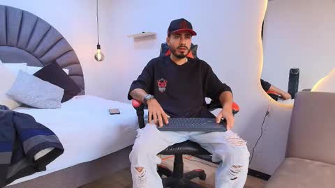 Snapshot of matthewcullenn chatting on 02-26-26, 09:03 Matthew online show from 02-26-26, 09:03