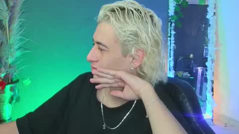 mattias     online show from 10-05-25, 04:22