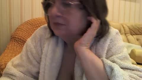 Snapshot of mature_cat chatting on 01-07-25, 01:17 Cat online show from 01-07-25, 01:17