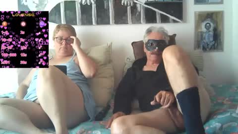 Snapshot of mature_couple_wild_2 chatting on 09-13-25, 03:23 DominikFrank online show from 09-13-25, 03:23