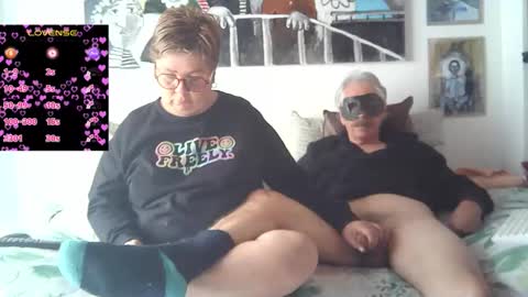 Snapshot of mature_couple_wild_2 chatting on 10-17-25, 02:19 DominikFrank online show from 10-17-25, 02:19