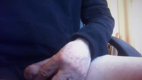 Snapshot of maturedaddi chatting on 02-19-26, 04:14 Maturedaddi online show from 02-19-26, 04:14