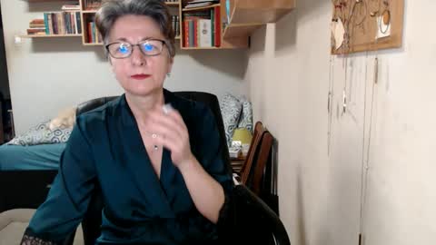 Snapshot of maturekate chatting on 09-10-25, 06:46 maturekate online show from 09-10-25, 06:46