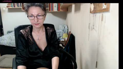 Snapshot of maturekate chatting on 09-12-25, 06:35 maturekate online show from 09-12-25, 06:35