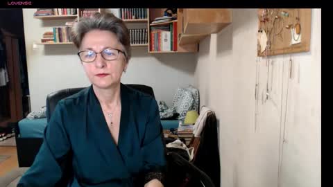 Snapshot of maturekate chatting on 09-17-25, 06:15 maturekate online show from 09-17-25, 06:15