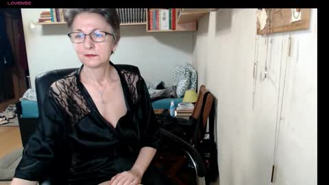 Snapshot of maturekate chatting on 09-20-25, 06:25 maturekate online show from 09-20-25, 06:25