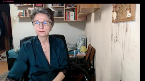 Snapshot of maturekate chatting on 09-21-25, 05:53 maturekate online show from 09-21-25, 05:53