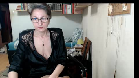 Snapshot of maturekate chatting on 09-25-25, 06:28 maturekate online show from 09-25-25, 06:28