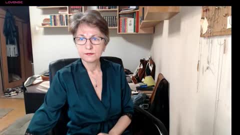 Snapshot of maturekate chatting on 09-30-25, 07:24 maturekate online show from 09-30-25, 07:24