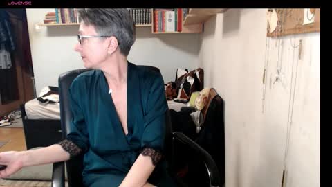 Snapshot of maturekate chatting on 10-01-25, 09:26 maturekate online show from 10-01-25, 09:26