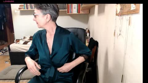 Snapshot of maturekate chatting on 10-04-25, 07:17 maturekate online show from 10-04-25, 07:17