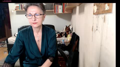Snapshot of maturekate chatting on 10-07-25, 06:10 maturekate online show from 10-07-25, 06:10