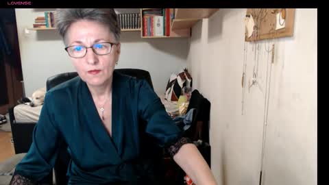 Snapshot of maturekate chatting on 10-09-25, 06:22 maturekate online show from 10-09-25, 06:22