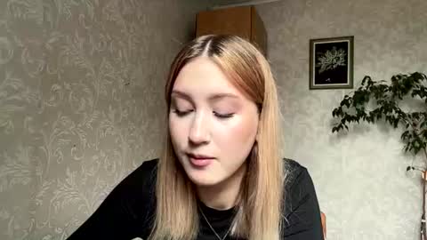Mia online show from 07-18-26, 09:24
