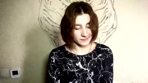 Mari online show from 11-21-25, 07:40