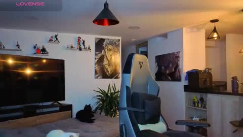 Snapshot of max_cooper17 chatting on 11-06-25, 03:40 Max online show from 11-06-25, 03:40