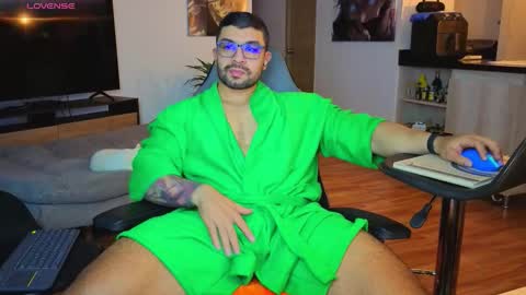 Snapshot of max_cooper17 chatting on 11-11-25, 02:55 Max online show from 11-11-25, 02:55