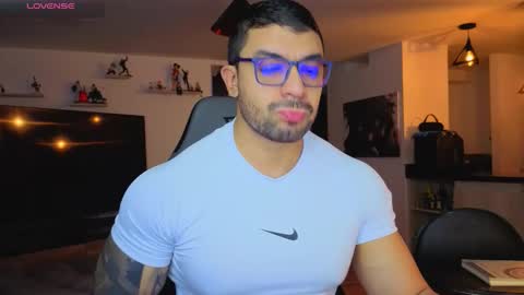 Snapshot of max_cooper17 chatting on 11-14-25, 03:16 Max online show from 11-14-25, 03:16